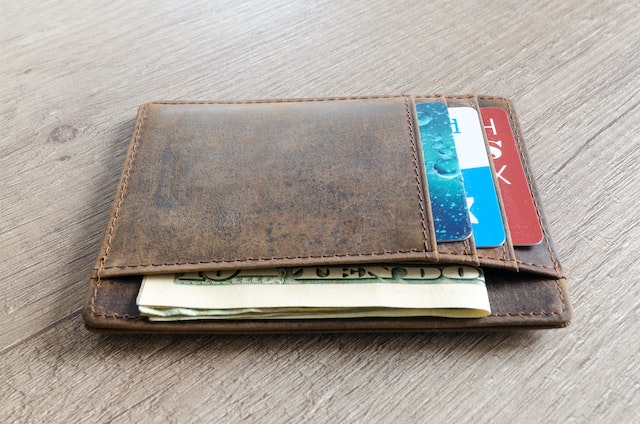 brown%20wallet%20with%20American%20cash%20and%20credit%20cards%20in%20it brown wallet with American cash and credit cards in it